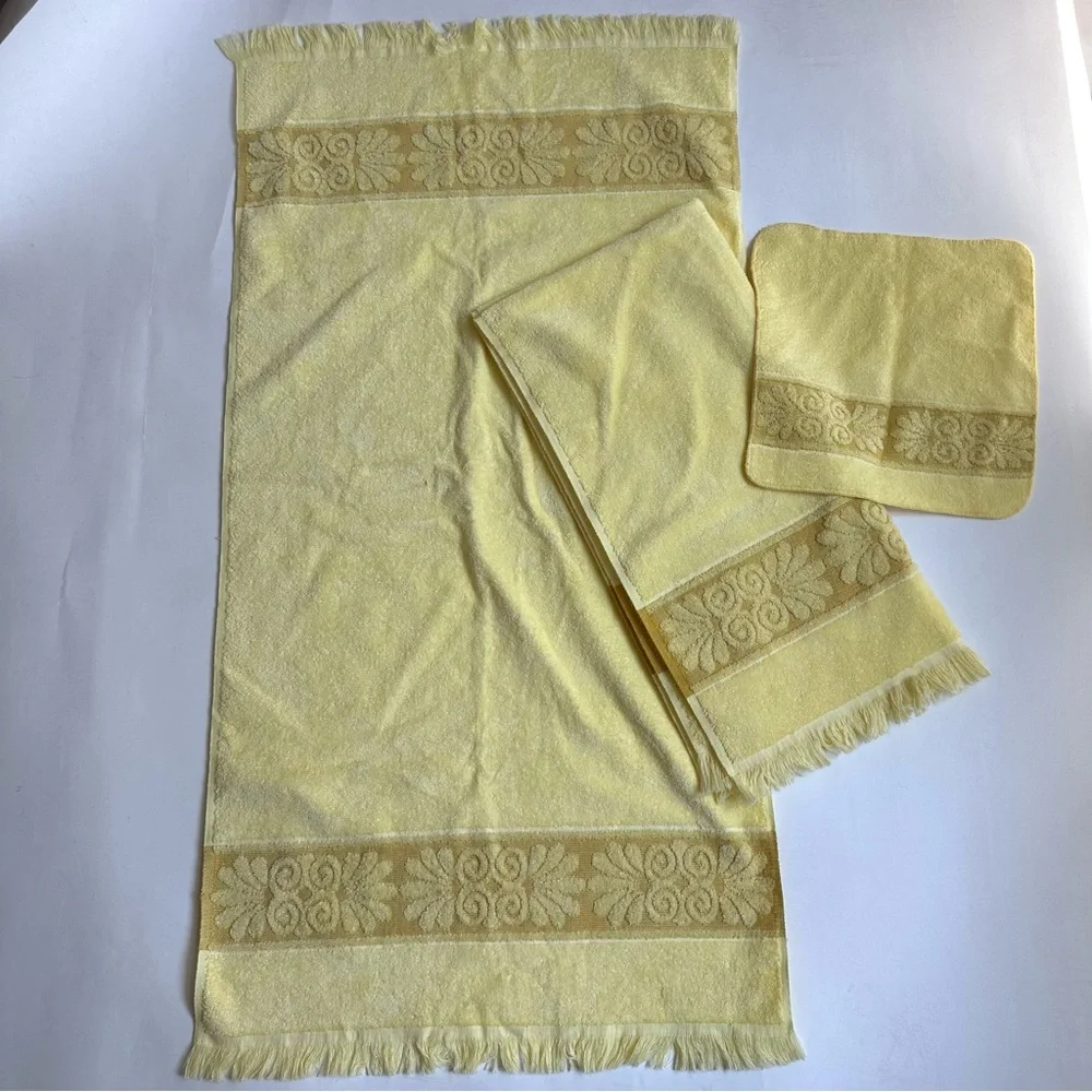 Cannon Vintage Monticello Sculpted Towel and Washcloth in Yellow